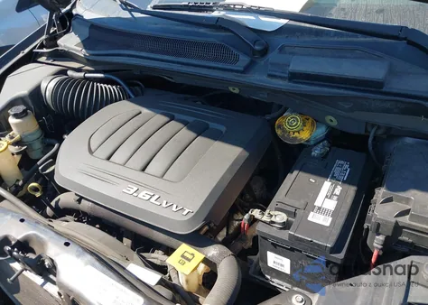 2015 Chrysler Town & Country Touring z USA, uszkodzony, nr VIN 2C4RC1BG9FR563125